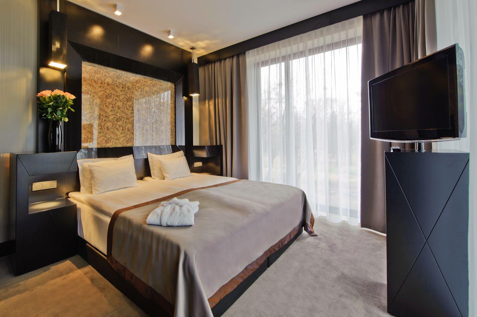 Platinum Palace Boutique Hotel & Spa Wroclaw Exterior photo A room at the hotel