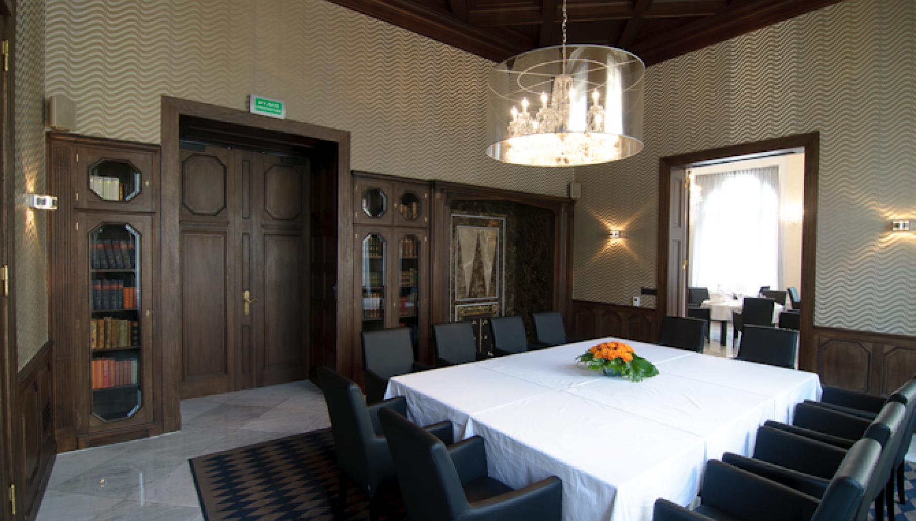 Platinum Palace Boutique Hotel & Spa Wroclaw Exterior photo The boardroom of the Royal Society