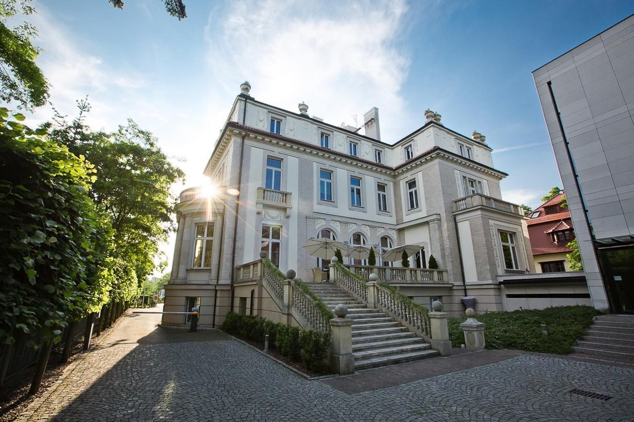 Platinum Palace Boutique Hotel & Spa Wroclaw Exterior photo The main building of the university