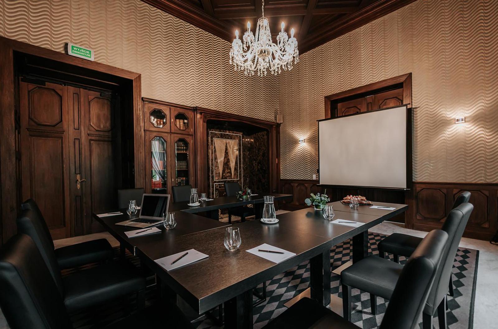 Platinum Palace Boutique Hotel & Spa Wroclaw Exterior photo The boardroom at the hotel