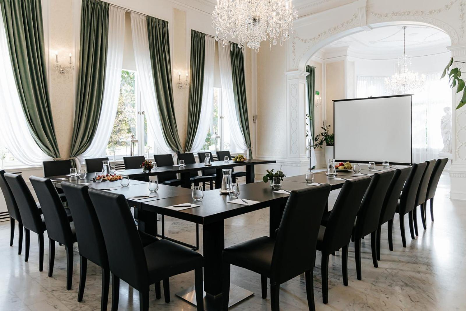 Platinum Palace Boutique Hotel & Spa Wroclaw Exterior photo The interior of the conference room