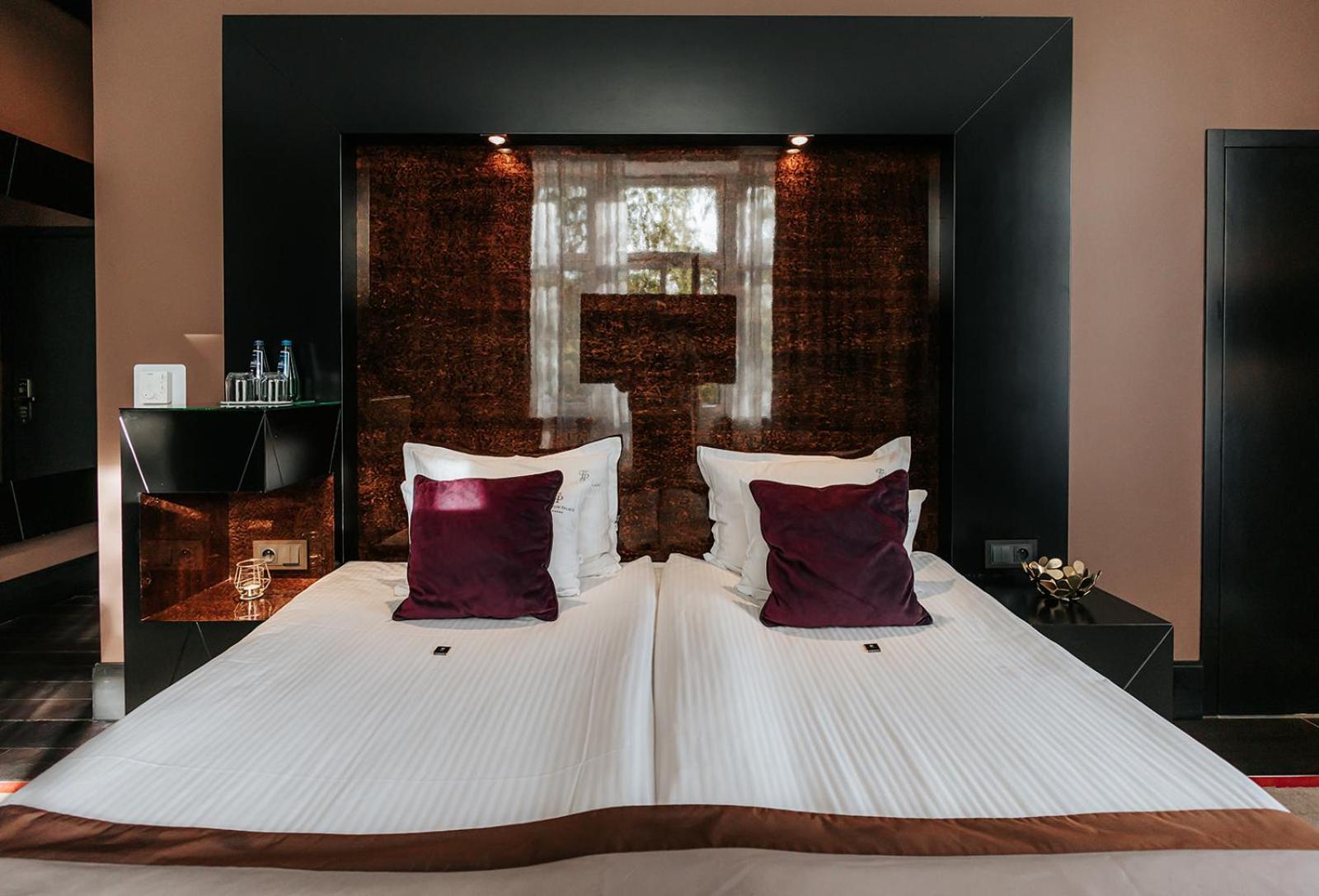 Platinum Palace Boutique Hotel & Spa Wroclaw Exterior photo A room at the hotel