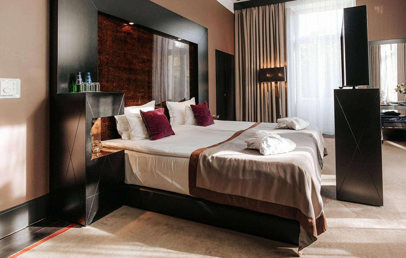 Platinum Palace Boutique Hotel & Spa Wroclaw Exterior photo A room at the hotel