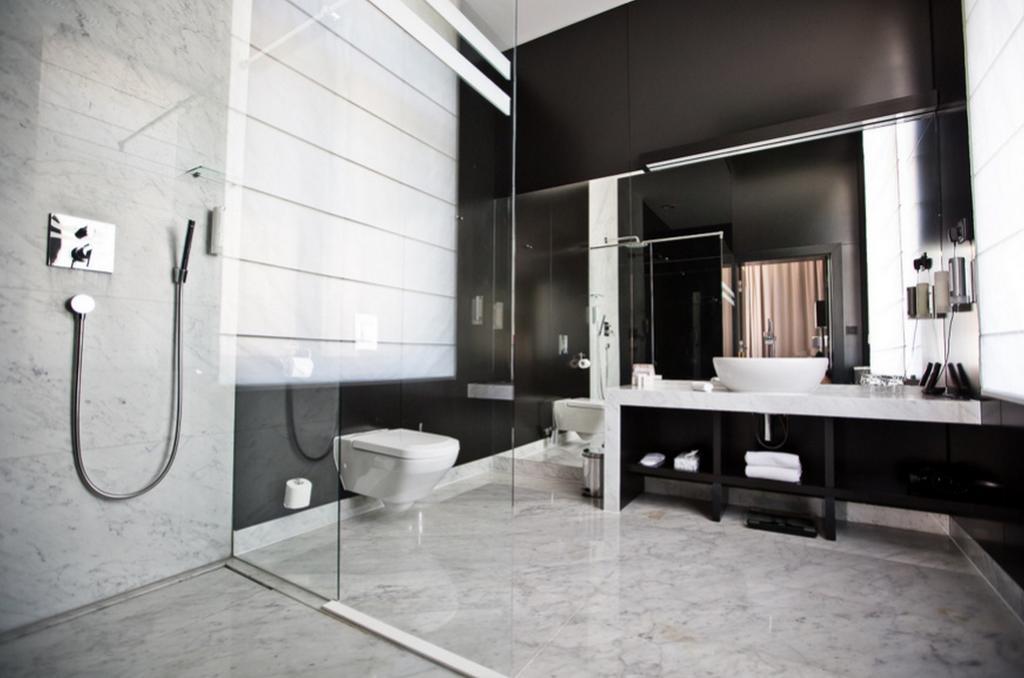 Platinum Palace Boutique Hotel & Spa Wroclaw Exterior photo Bathroom
