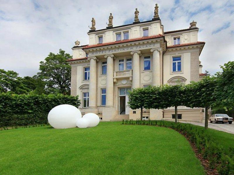 Platinum Palace Boutique Hotel & Spa Wroclaw Exterior photo The National Museum of the United States Army